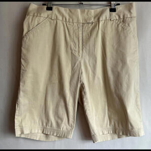 Peter Millar | Beige Knee Length Golf Women's Shorts - Size 8